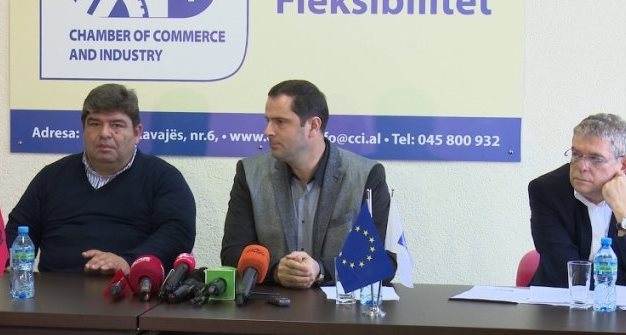 18 shoqata biznesi i kerkojne presidentit mosdekretimin e ligjit per Dhomat e Tregtise